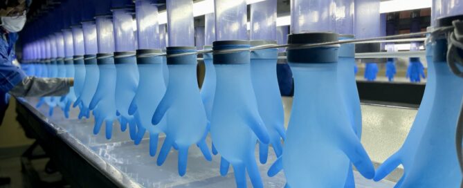 Nitrile gloves tested for AQL 1.5 using watertight test method