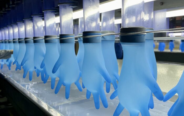 Nitrile gloves tested for AQL 1.5 using watertight test method