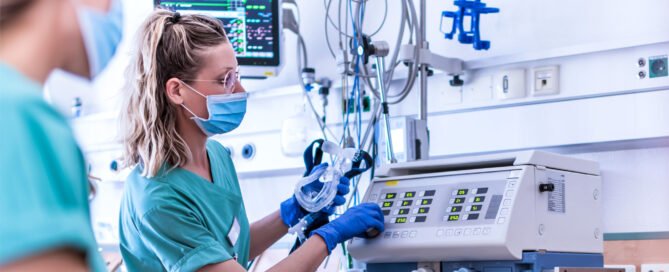 Nurse at hospital using EN455 gloves