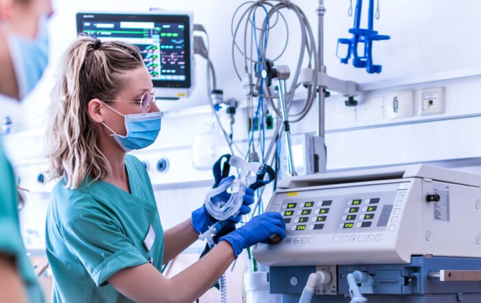 Nurse at hospital using EN455 gloves